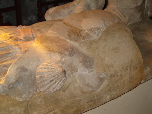Bouclier du gisant avec les trois coquilles